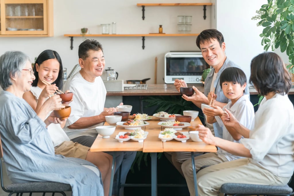 家族の食事風景